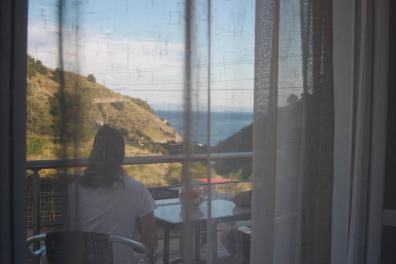 Orea Hotel Himare Bagian luar foto