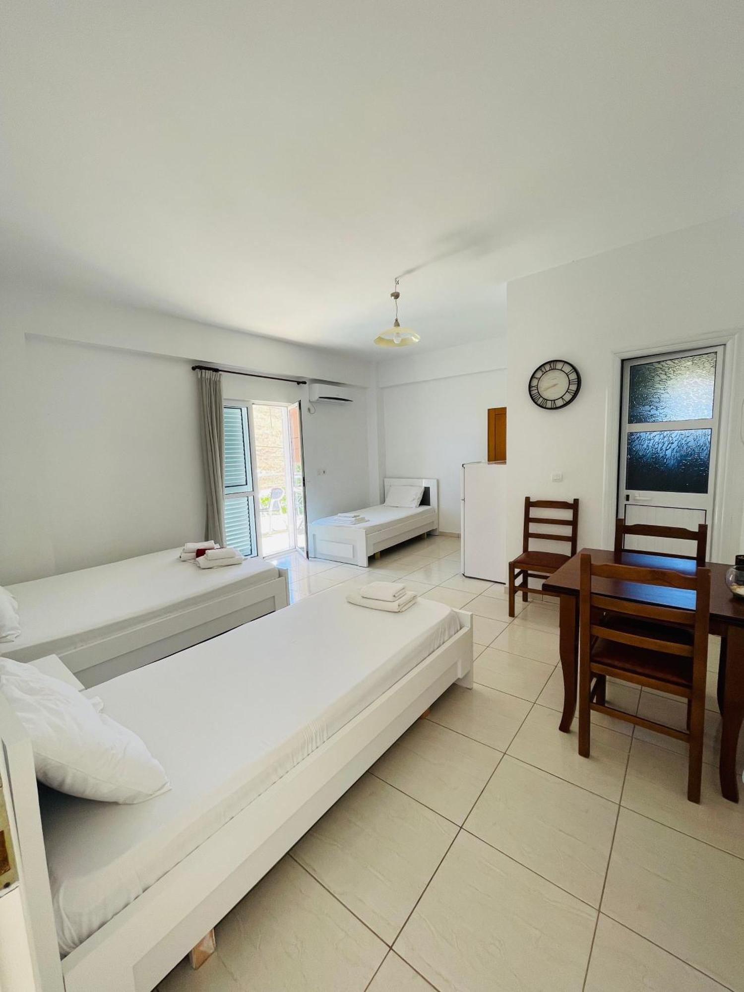 Orea Hotel Himare Bagian luar foto